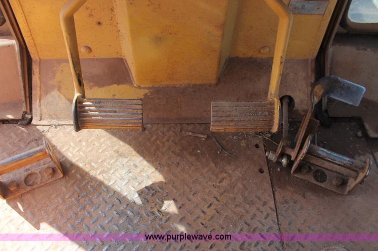 image for item H5898 1978 Caterpillar D6D dozer