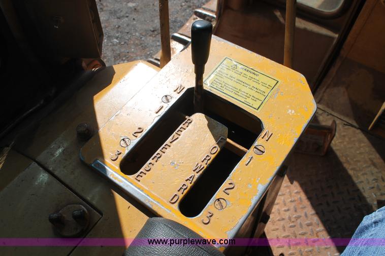 image for item H5898 1978 Caterpillar D6D dozer