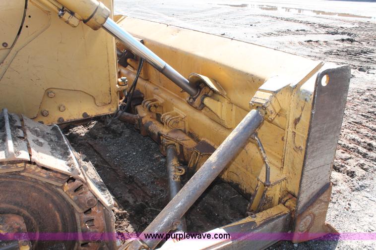 image for item H5898 1978 Caterpillar D6D dozer