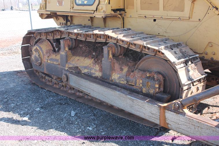 image for item H5898 1978 Caterpillar D6D dozer