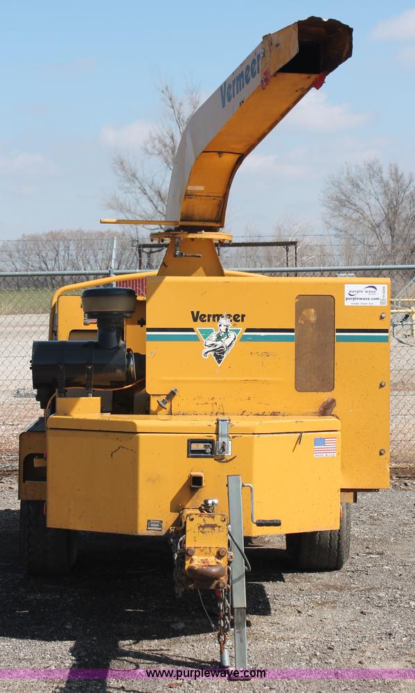 image for item H5899 Vermeer BC1800A wood brush chipper