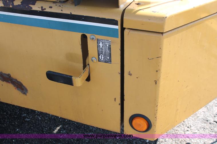 image for item H5899 Vermeer BC1800A wood brush chipper