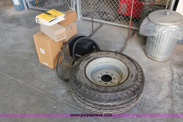 image for item H5899 Vermeer BC1800A wood brush chipper