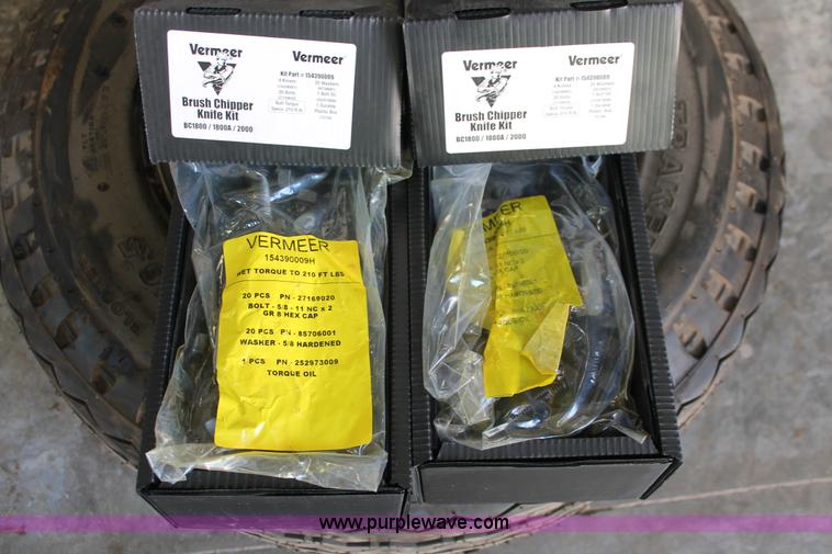 image for item H5899 Vermeer BC1800A wood brush chipper