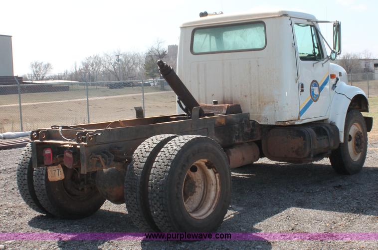 image for item H5901 1996 International 4700 truck cab and chassis