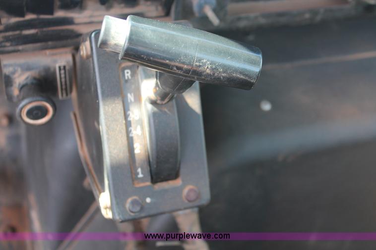 image for item H5901 1996 International 4700 truck cab and chassis