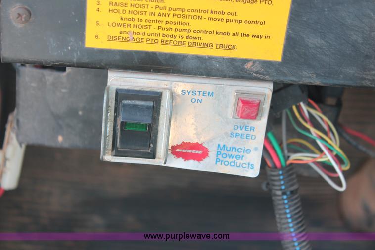 image for item H5901 1996 International 4700 truck cab and chassis