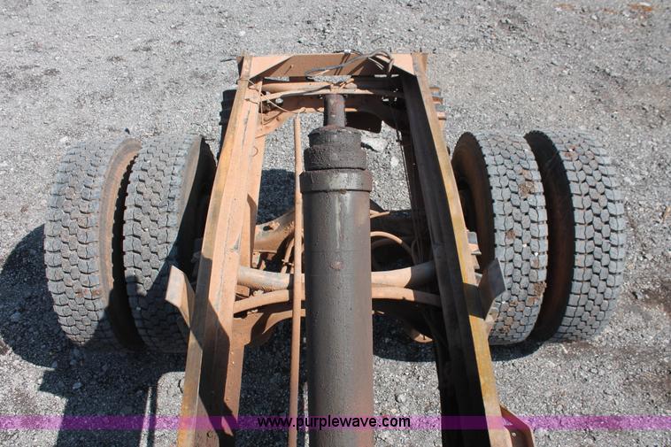 image for item H5901 1996 International 4700 truck cab and chassis