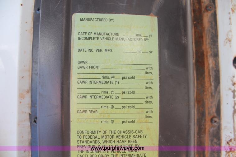 image for item H5901 1996 International 4700 truck cab and chassis