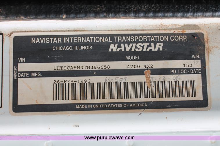 image for item H5901 1996 International 4700 truck cab and chassis