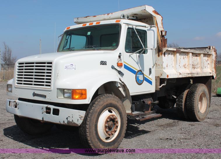 image for item H5902 1995 International 4700 dump truck