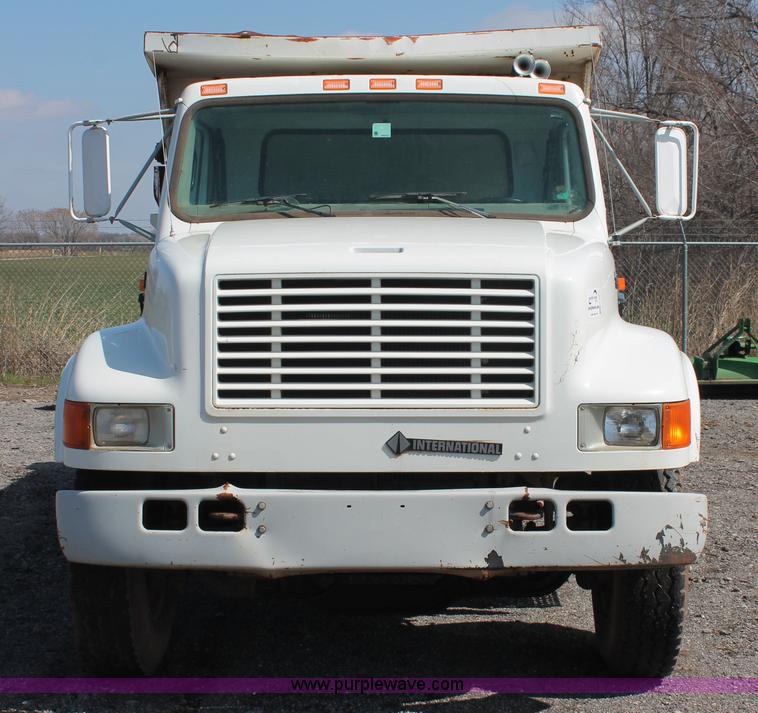 image for item H5902 1995 International 4700 dump truck