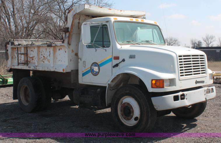 image for item H5902 1995 International 4700 dump truck