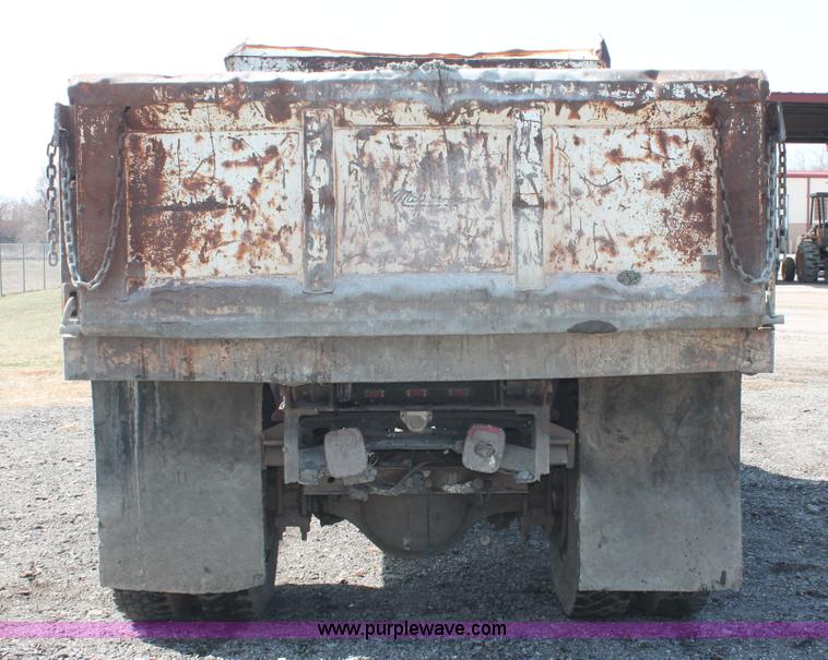 image for item H5902 1995 International 4700 dump truck