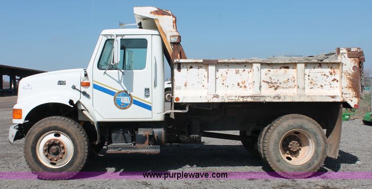 image for item H5902 1995 International 4700 dump truck