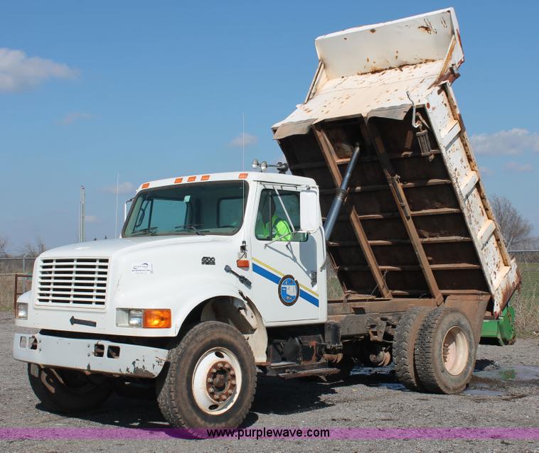 image for item H5902 1995 International 4700 dump truck