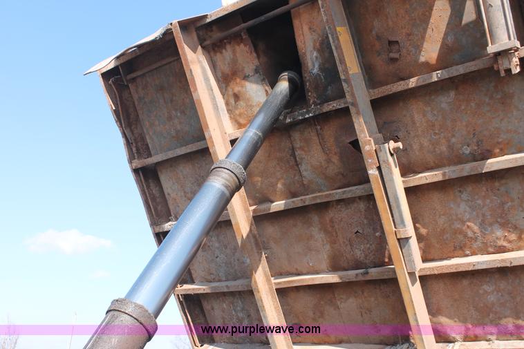 image for item H5902 1995 International 4700 dump truck