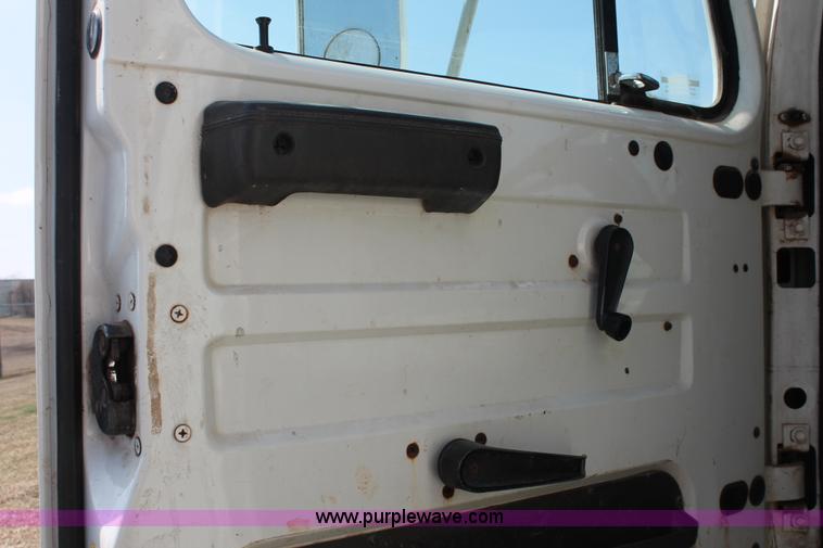 image for item H5902 1995 International 4700 dump truck