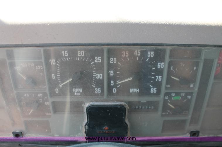 image for item H5902 1995 International 4700 dump truck