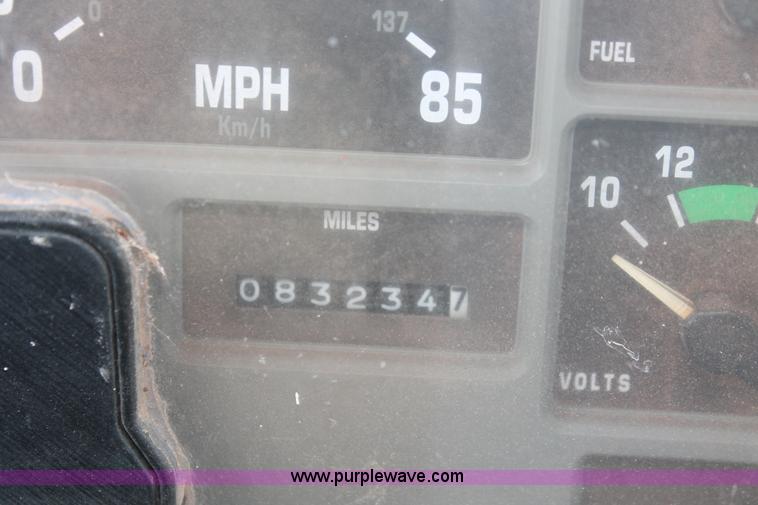 image for item H5902 1995 International 4700 dump truck