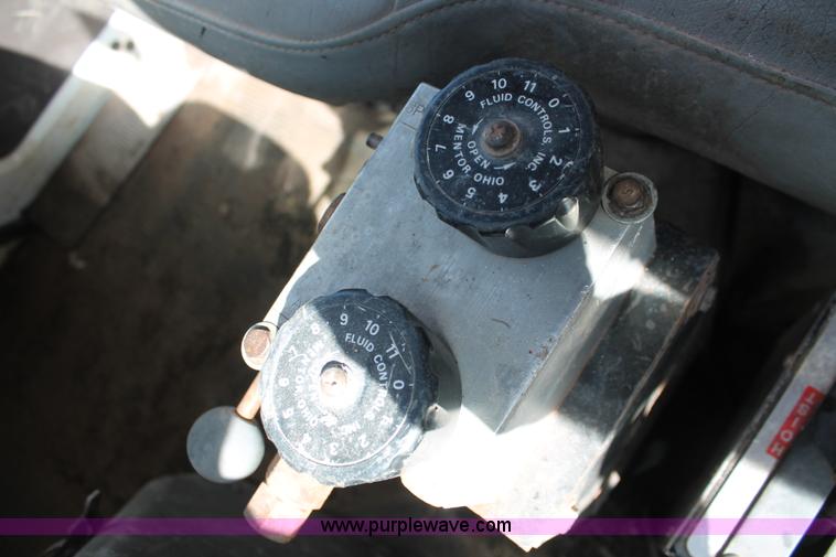 image for item H5902 1995 International 4700 dump truck