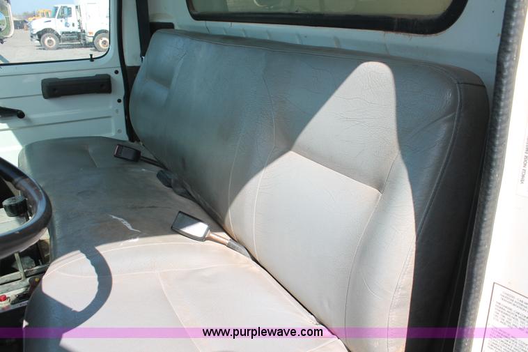 image for item H5902 1995 International 4700 dump truck