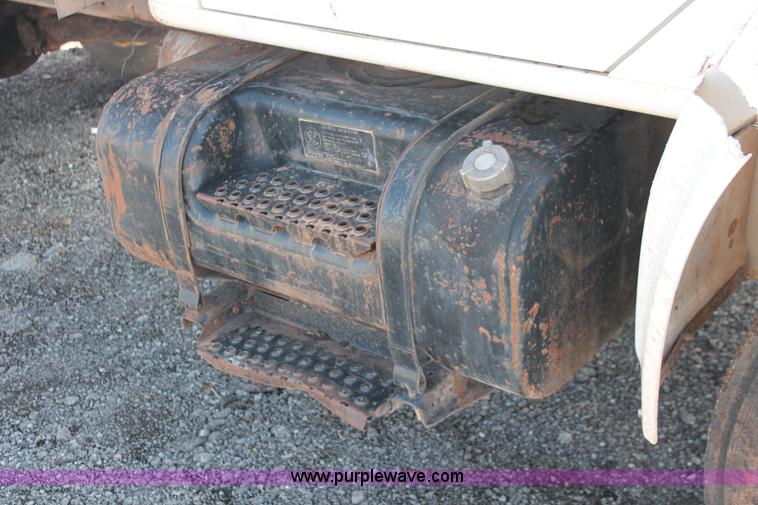 image for item H5902 1995 International 4700 dump truck