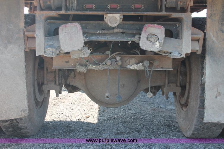image for item H5902 1995 International 4700 dump truck
