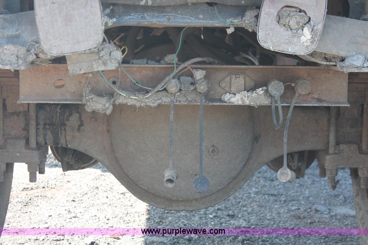 image for item H5902 1995 International 4700 dump truck