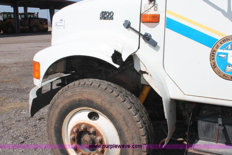 image for item H5902 1995 International 4700 dump truck