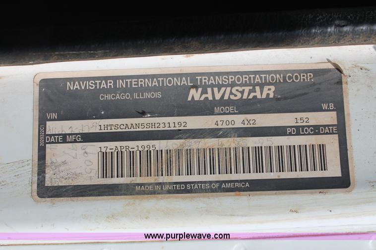 image for item H5902 1995 International 4700 dump truck