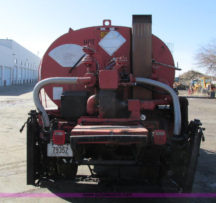 image for item I4044 1994 Ford F700 oil distributor truck