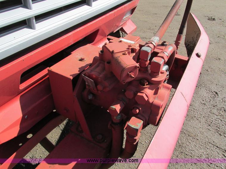 image for item I4044 1994 Ford F700 oil distributor truck