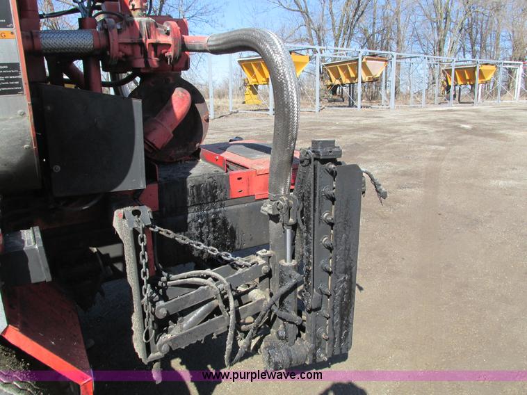 image for item I4044 1994 Ford F700 oil distributor truck