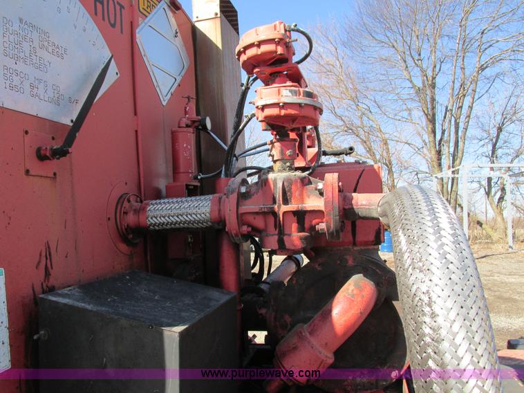 image for item I4044 1994 Ford F700 oil distributor truck