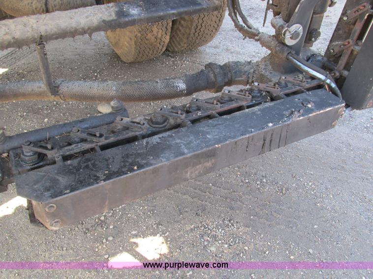 image for item I4044 1994 Ford F700 oil distributor truck