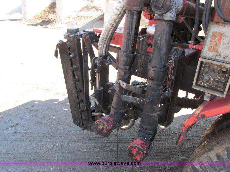 image for item I4044 1994 Ford F700 oil distributor truck