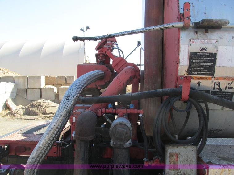 image for item I4044 1994 Ford F700 oil distributor truck