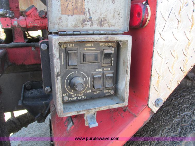 image for item I4044 1994 Ford F700 oil distributor truck