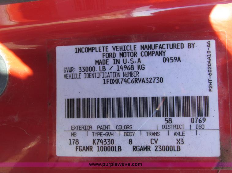 image for item I4044 1994 Ford F700 oil distributor truck