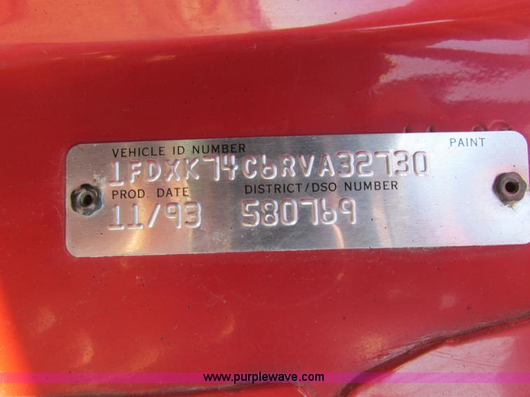 image for item I4044 1994 Ford F700 oil distributor truck