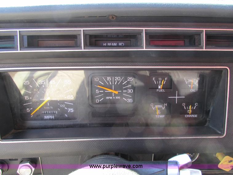 image for item I4044 1994 Ford F700 oil distributor truck