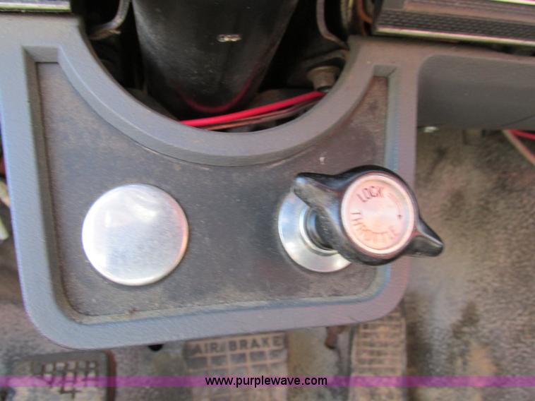 image for item I4044 1994 Ford F700 oil distributor truck