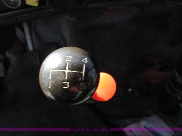 image for item I4044 1994 Ford F700 oil distributor truck