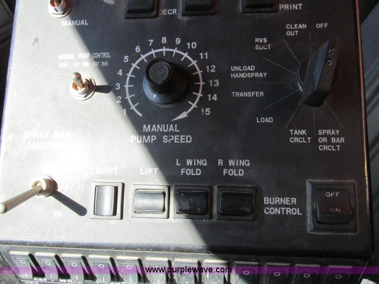 image for item I4044 1994 Ford F700 oil distributor truck