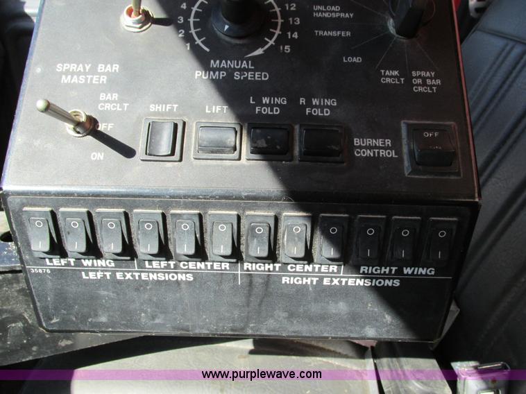 image for item I4044 1994 Ford F700 oil distributor truck