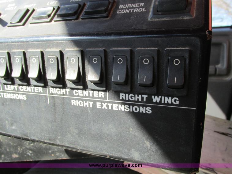 image for item I4044 1994 Ford F700 oil distributor truck