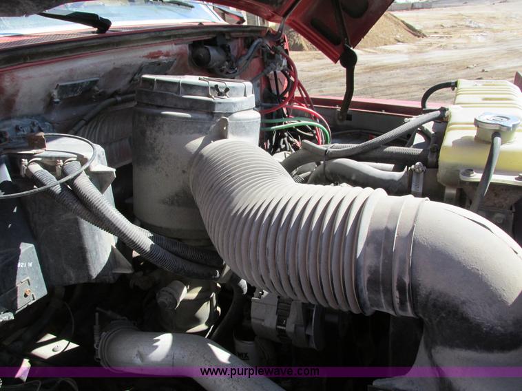 image for item I4044 1994 Ford F700 oil distributor truck