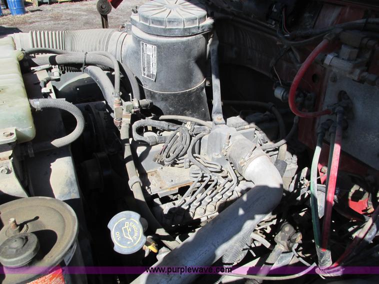 image for item I4044 1994 Ford F700 oil distributor truck