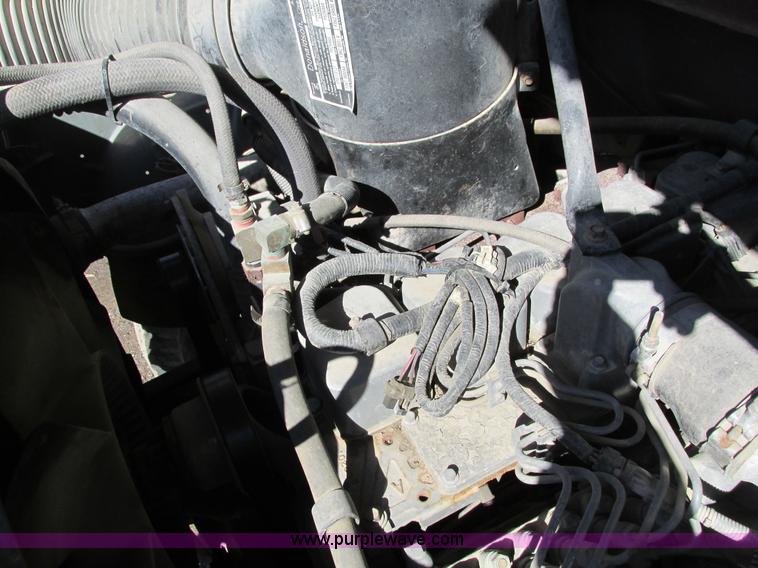 image for item I4044 1994 Ford F700 oil distributor truck